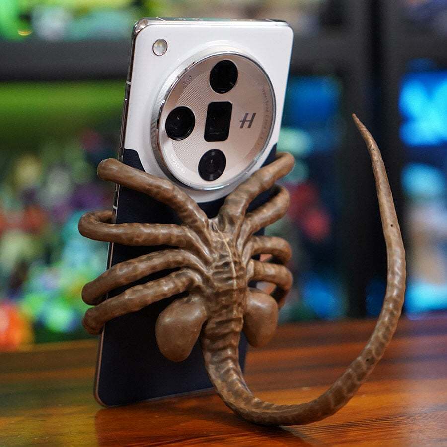 🚀 Facehugger Phone Holder